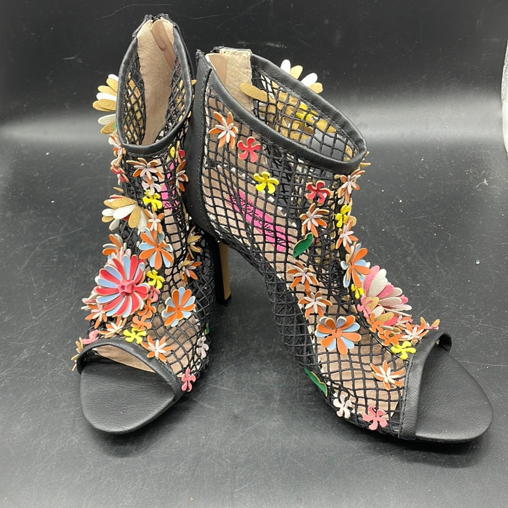 Betsy Johnson Summer Embellished Floral Bootie Sz 7.5